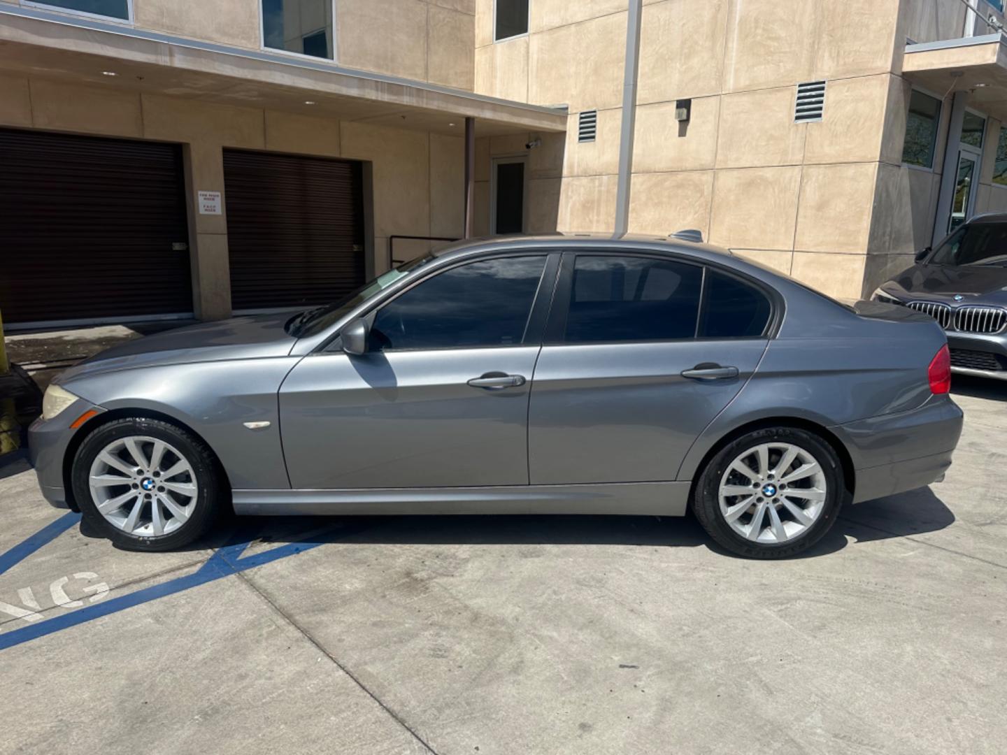 2011 Gray /Black BMW 3-Series leather (WBAPH7C51BE) with an 3.0 6 cylinder engine, Automatic transmission, located at 30 S. Berkeley Avenue, Pasadena, CA, 91107, (626) 248-7567, 34.145447, -118.109398 - Leather! Moon-roof! This 2011 BMW 3-Series 328i comes well equipped. Looking for a reliable ride but struggling with bad credit? Our dealership has got you covered with our impressive selection of used vehicles, including the sleek and stylish 2011 BMW 328. With its powerful inline 6-cylinder engin - Photo#2